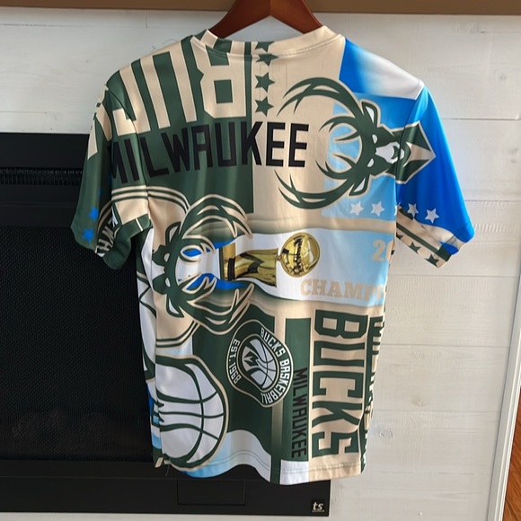 Milwaukee Bucks NBA Championship size medium Tee-Shirt 1169 - Picture 3 of 3